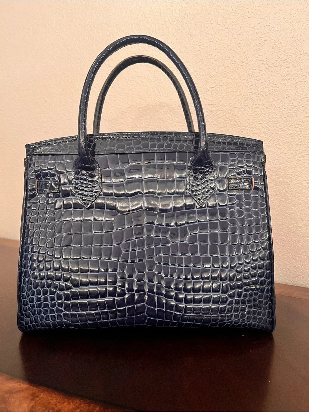 Elegant Croc-Embossed Satchel Handbag in Dark Navy